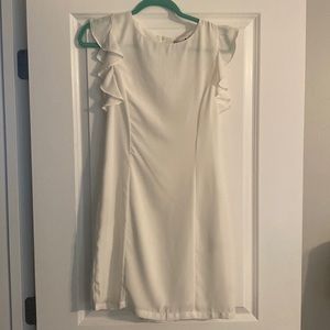 BEAUTIFUL WHITE FORM FITTED DRESS
